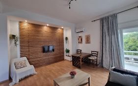 Pine Tree Apartment